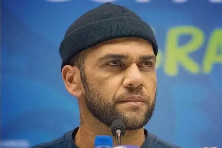 Daniel Alves paga fiança de R$ 5,4 milhões e deixará prisão de Barcelona