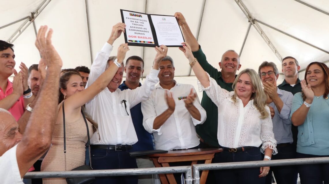 Deputada, governador e prefeito entregam mais de R$30 milhões em obras para Dom Basílio