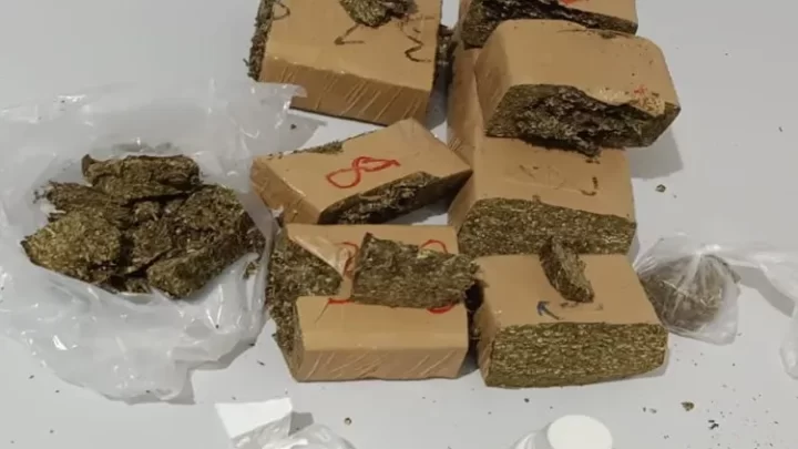 PRE intercepta 2,1 kg de drogas na BA-142 que seriam entregues na cidade de Tanhaçu