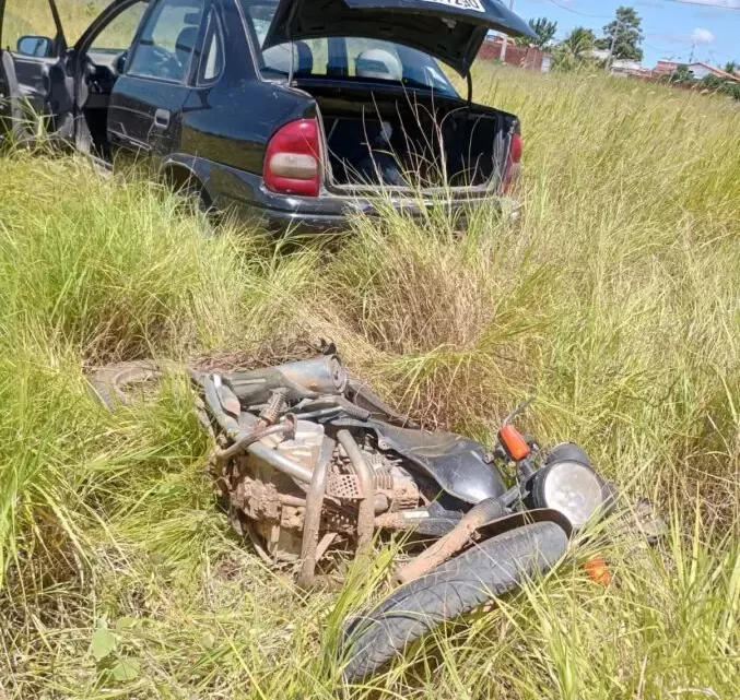 Acidente entre motocicleta e carro deixa uma pessoa morta e outra gravemente ferida em Guanambi