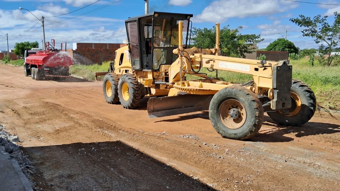 Prefeitura de Guanambi inicia obras de terraplanagem para asfaltamento do Bairro Anita Cardoso