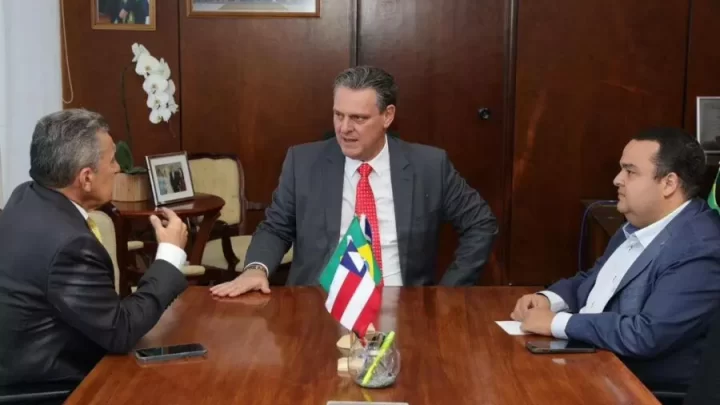 Deputado Charles Fernandes reforça solicitação de Escritório Regional da Embrapa em Guanambi durante reunião com o ministro da Agricultura e defende pauta municipalista na XXV Marcha dos Prefeitos