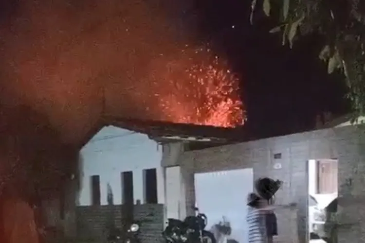 Celular explode e causa incêndio em residência na cidade de Brumado