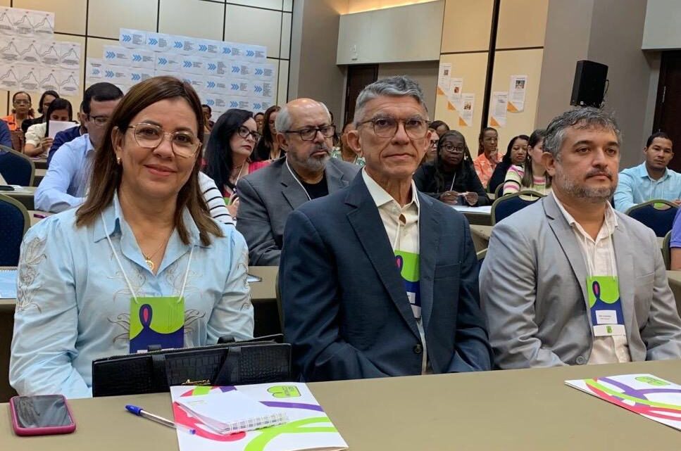 Prefeito e secretária de Educação de Guanambi participam de seminário regional em Salvador