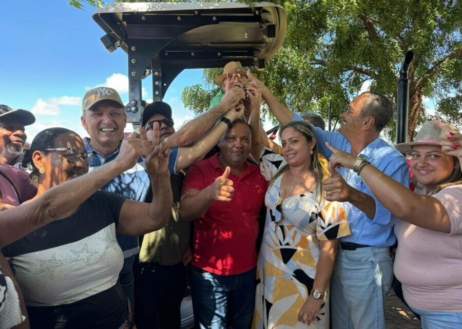 Deputado Charles Fernandes reforça agricultura familiar de Palmas de Monte Alto com entrega de dois tratores para comunidades rurais