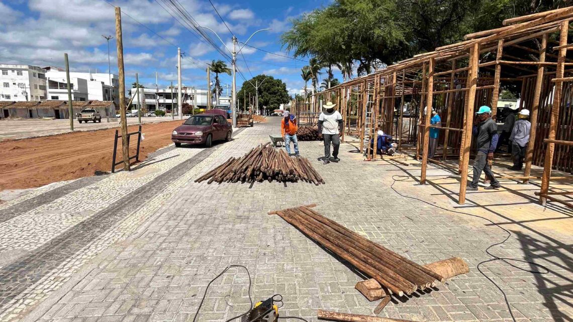 Preparação da Praça do Feijão para o São João do Gurutuba segue a todo vapor