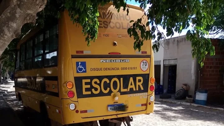 Aracatu: Aluna com Síndrome de Down está há 20 dias sem ir à escola por falta de monitor