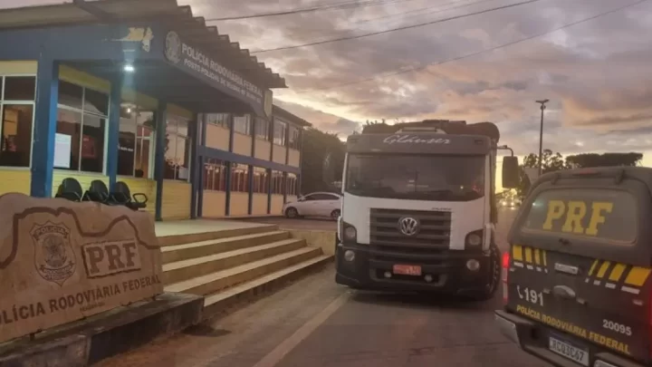 Motorista de caminhão é detido pela PRF por uso de documento falso na Chapada Diamantina