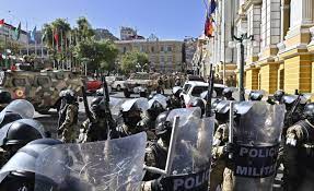 Militares tentam dar golpe de Estado na Bolívia e tomam praça sede da Presidência
