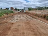 Seinfra Guanambi inicia terraplanagem para asfaltamento das avenidas que dão acesso aos Bairros São Sebastião e Anita Cardoso