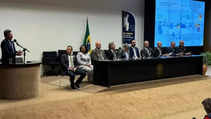 Deputado Charles Fernandes participa de Reunião da Cadeia Láctea e reafirma apoio aos produtores