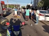 Motociclista tem perna prensada após condutora abrir a porta de carro em Guanambi