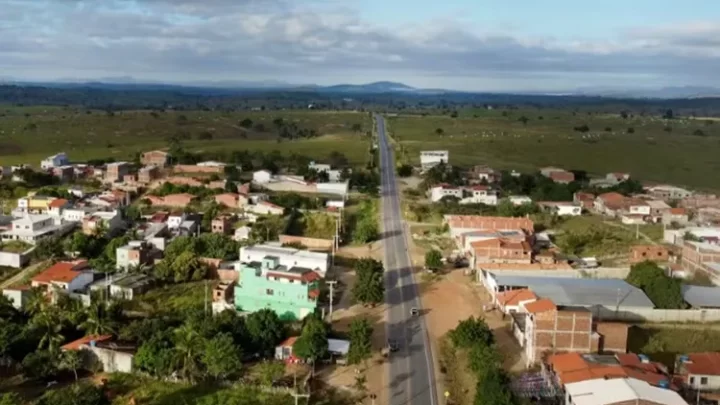 Homem é preso suspeito de matar irmão a facadas em frente a bar em Macarani