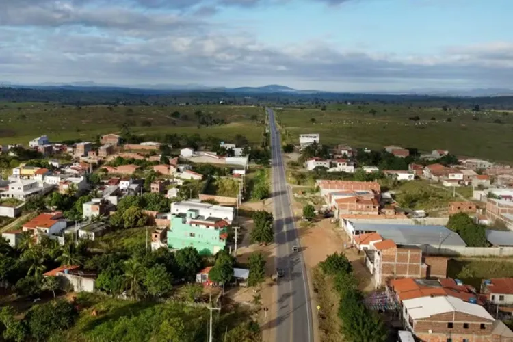 Homem é preso suspeito de matar irmão a facadas em frente a bar em Macarani