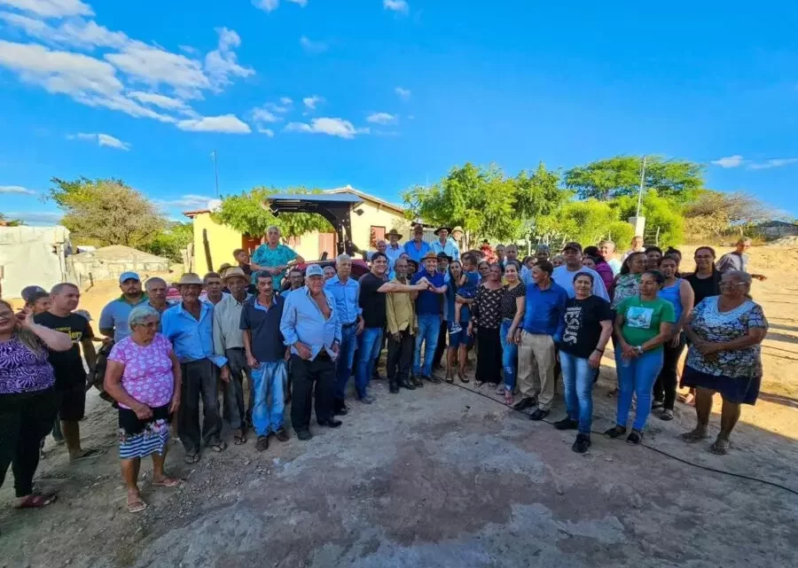 Deputado Charles Fernandes entrega Trator Agrícola para Comunidade de Lagoa de São João em Brumado