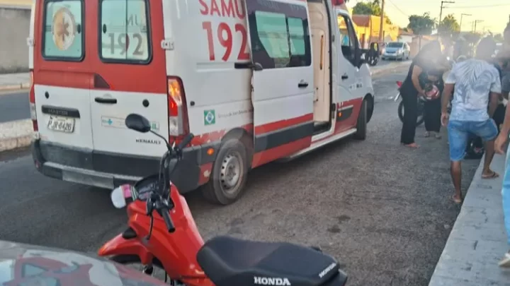 Cabos de internet soltos em avenida provocam acidente de moto em Guanambi