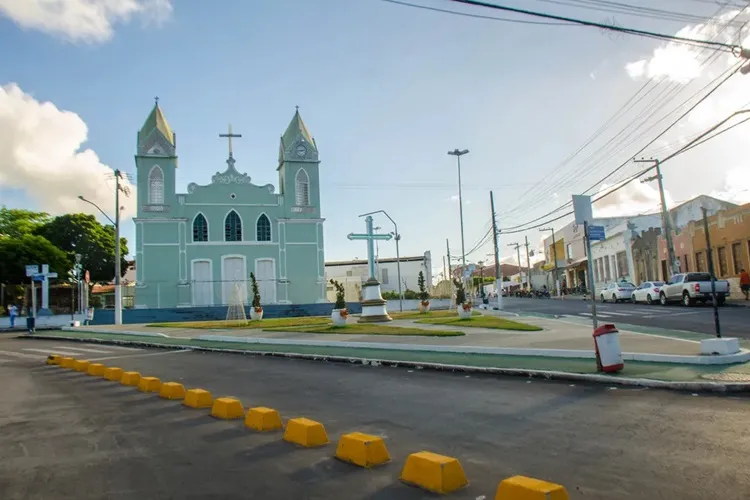 PRF resgata crianças que se esconderam em caminhão para conhecer praia na Bahia