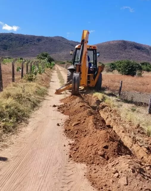 Ivana Bastos garante obras de sistema de abastecimento para comunidade de Guanambi