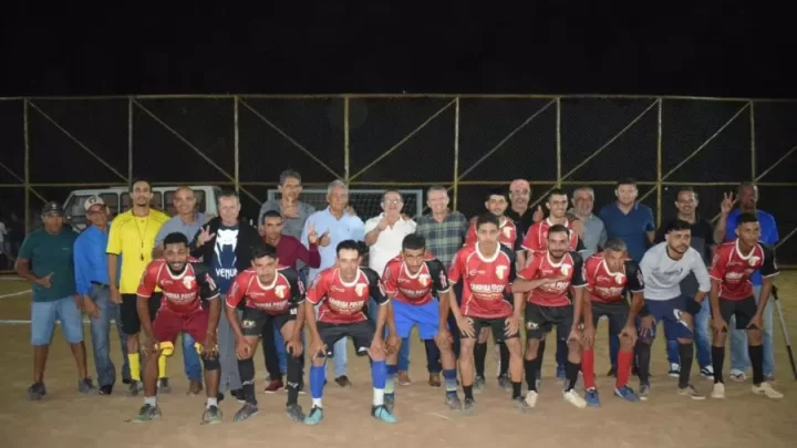 Prefeitura de Pindaí entrega Campo Society na Comunidade de Mucambinho com grande celebração