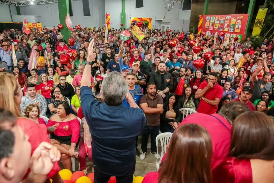 Deputado Federal Charles Fernandes participa ativamente de Convenções Partidárias na região