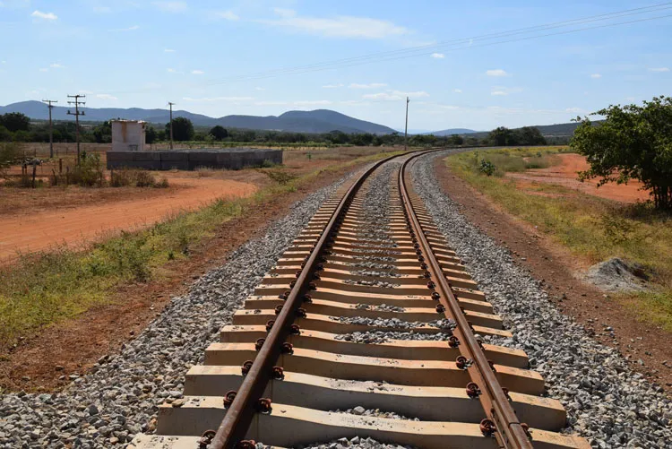 Fiol entre Caetité e Barreiras fica pronta em 26 meses, diz governo federal