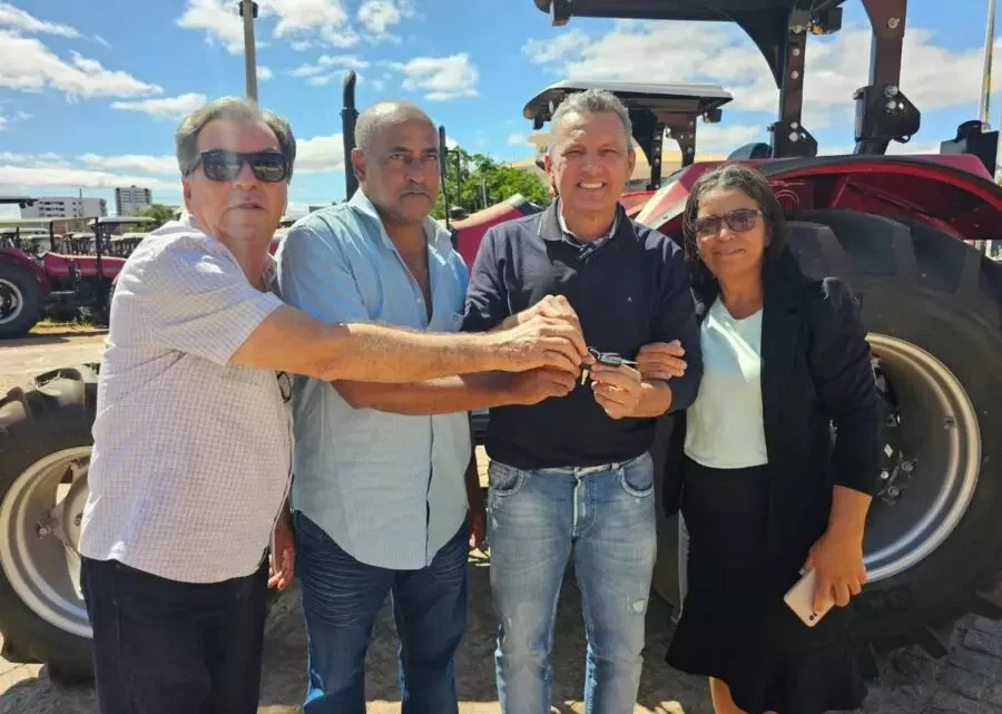 Deputado Charles Fernandes entrega tratores e implementos para fortalecer a Agricultura Familiar em quatro comunidades rurais da região