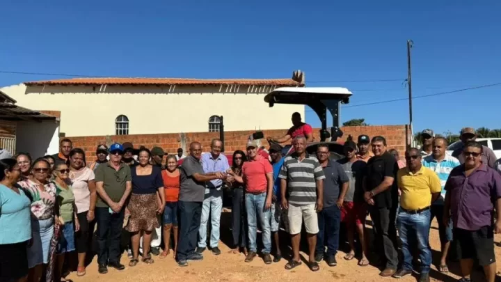 Deputado Charles Fernandes fortalece Agricultura Familiar com entrega de Tratores e Implementos