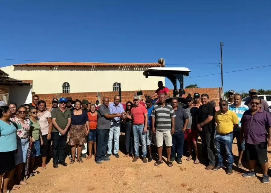 Deputado Charles Fernandes fortalece Agricultura Familiar com entrega de Tratores e Implementos