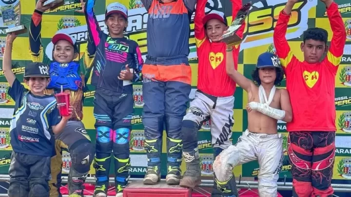 Piloto Guanambiense de 10 anos, faz corrida épica, fica em 2º em Minas Gerais e mantém liderança da Copa Brasil de Motocross