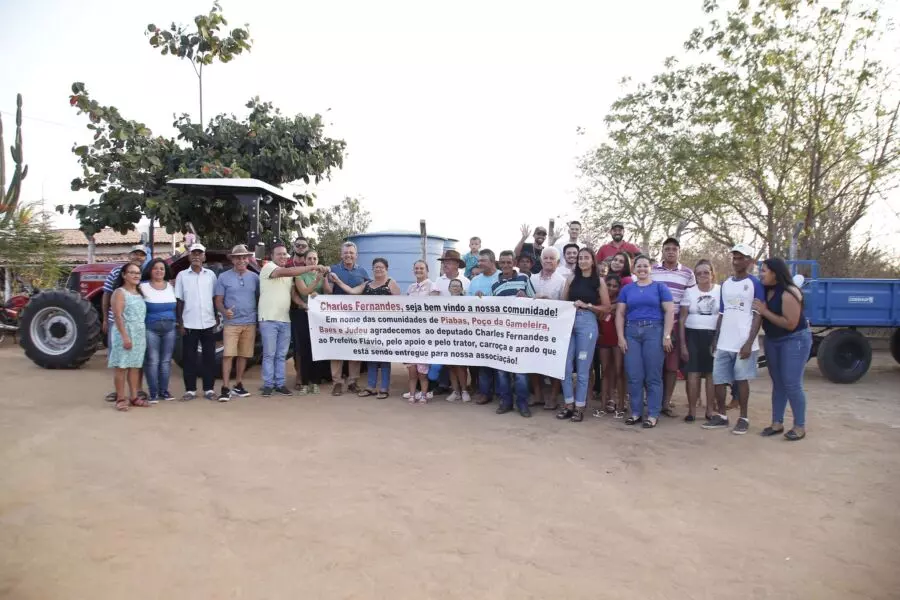 Deputado Charles Fernandes entrega tratores para fortalecer Agricultura Familiar em Mortugaba e Piripá