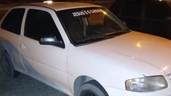 Menores são apreendidos conduzindo carro com restrição de roubo em Carinhanha