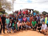 Ivana Bastos entrega trator a comunidade rural de Serra do Ramalho 