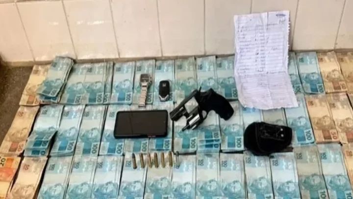 Homem é preso com arma de fogo e R$ 47 mil em Aracatu