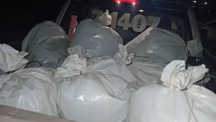 80 kg de maconha são apreendidos após perseguição e veículo capotar em Brumado