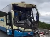  Acidente entre ônibus e caminhão baú deixa um morto na BA-245 em Ibipitanga