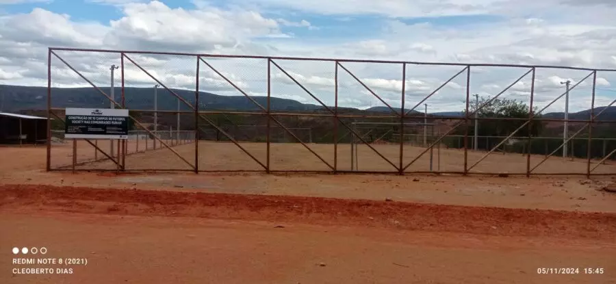 Prefeitura de Pindaí inaugura novo campo society na comunidade de Água Verde