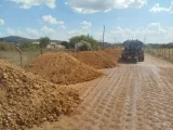 Prefeitura de Guanambi intensifica obras para asfaltamento do acesso ao Bairro Castro Cotrim e estrada Velha de Mutãs