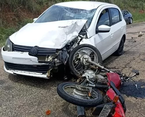 Homem morre após colisão entre carro e motocicleta na BA-026 em Caculé