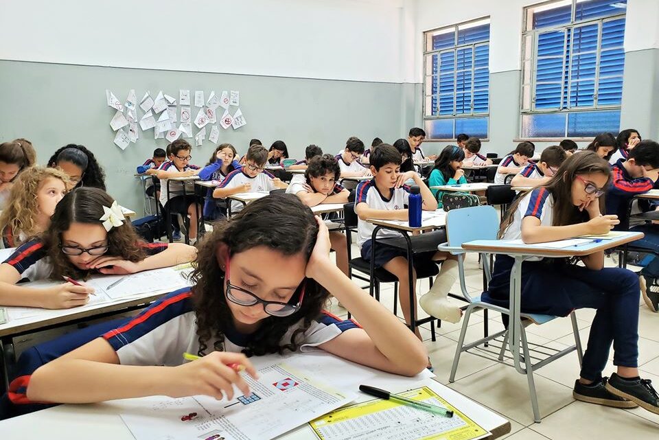 Volta às aulas em Guanambi: Algumas escolas cobram até 30% na mensalidade, cobrança abusiva causa revolta aos pais e pode gerar processo, reajuste não deve ultrapassar 4,5%