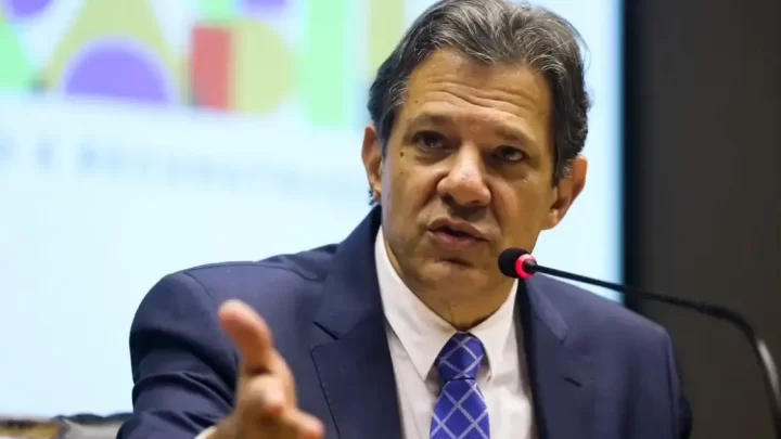 Haddad anuncia revogação de norma de fiscalização no Pix após disseminação de fake news sobre taxação