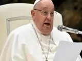 Papa Francisco tem crise asmática, anemia e queda de plaquetas