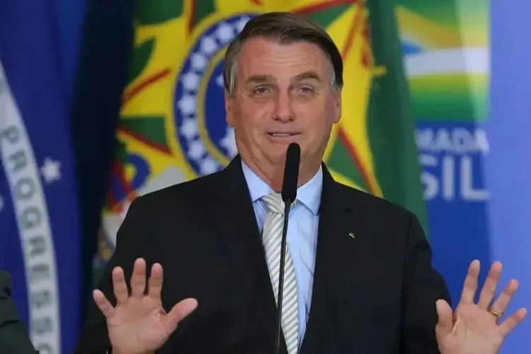 Com mais de 36% das opções de voto, Bolsonaro aparece na frente de Lula