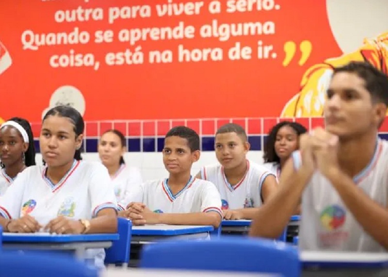 Bahia fica acima da média nacional na frequência escolar da população com idade de 4 a 17 anos Bahia fica acima da média nacional na frequência escolar da população com idade de 4 a 17 anos