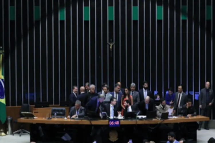 Câmara aprova projeto que amplia número de deputados federais Câmara aprova projeto que amplia número de deputados federais