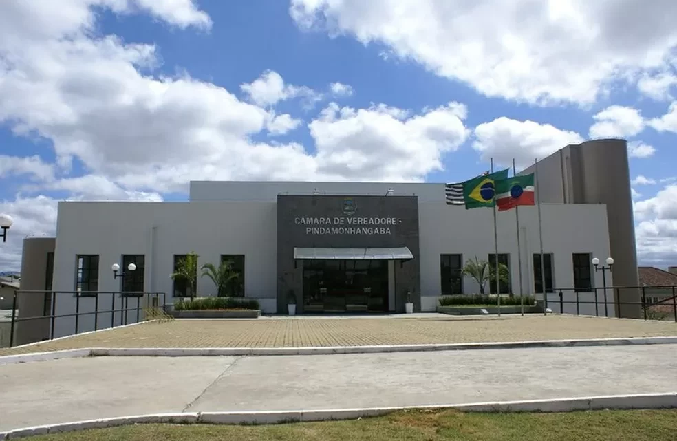 Câmara de Pindaí aprova aumento de salário de aliado para 15 mil reais Câmara de Pindaí aprova aumento de salário de aliado para 15 mil reais