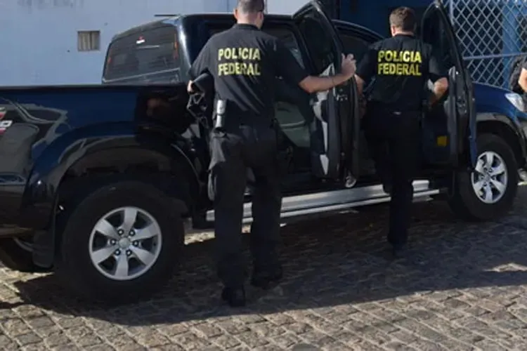 PF prende grupo que cobrava R$ 250 mil para matar ministros do STF PF prende grupo que cobrava R$ 250 mil para matar ministros do STF