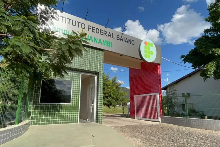 Estudantes do IF Baiano repudiam ato de racismo dentro do campus em Guanambi Estudantes do IF Baiano repudiam ato de racismo dentro do campus em Guanambi