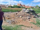 SEINFRA Guanambi coíbe invasão de área pública e aterro de lagoa no Bairro Alazão