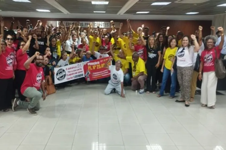 Servidores da justiça deflagram greve geral na Bahia Servidores da justiça deflagram greve geral na Bahia