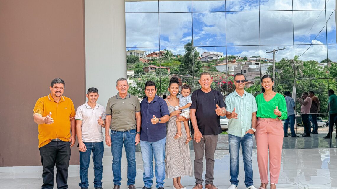 Deputado Charles Fernandes visita obras em Urandi viabilizadas por seu mandato Deputado Charles Fernandes visita obras em Urandi viabilizadas por seu mandato